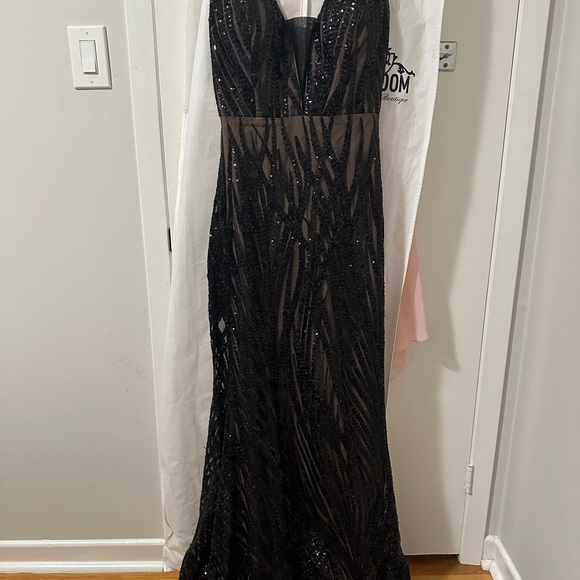 Special occasion dress. Colour black, size 10-12 US - Picture 2 of 7